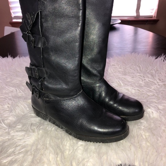 Vintage TOWN & COUNTRY Black Leather Strap Detail Flat Boots Sz 6.5 - Picture 2 of 10